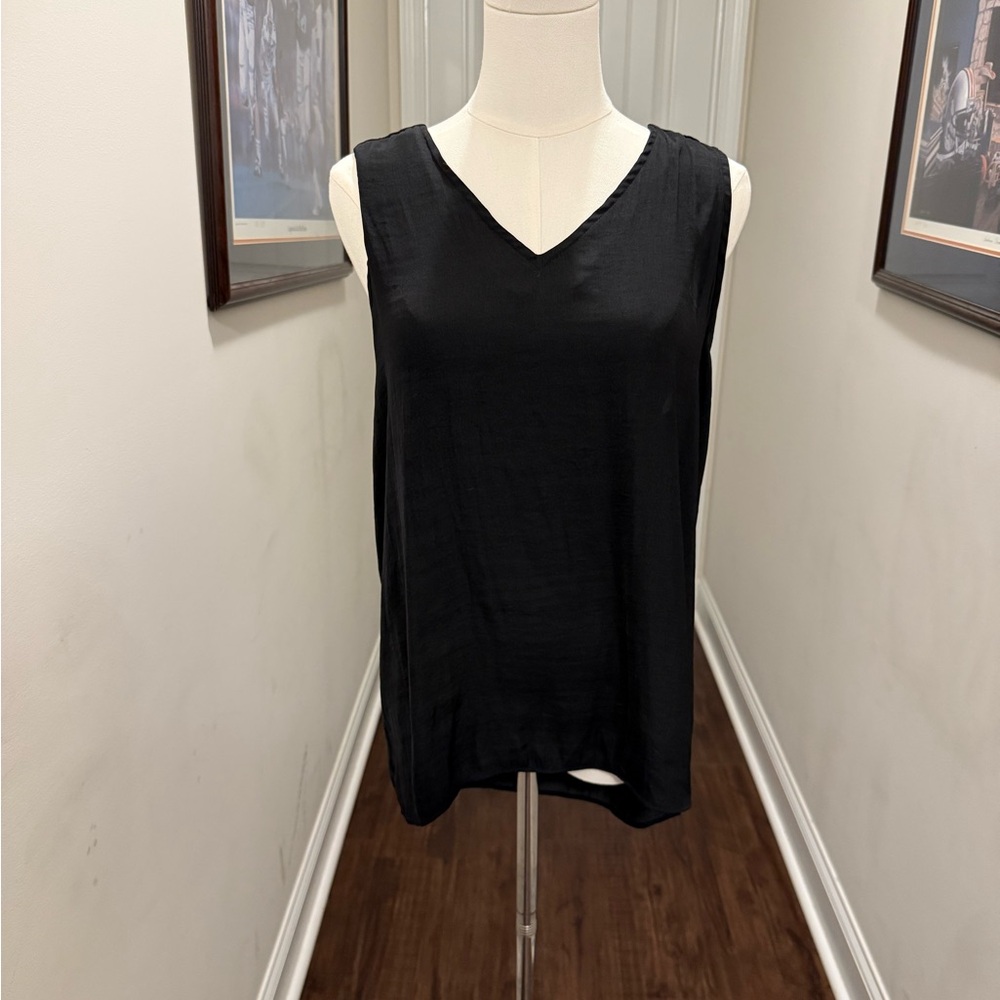 Cupcakes & Cashmere Elegant Black Sleeveless Blouse